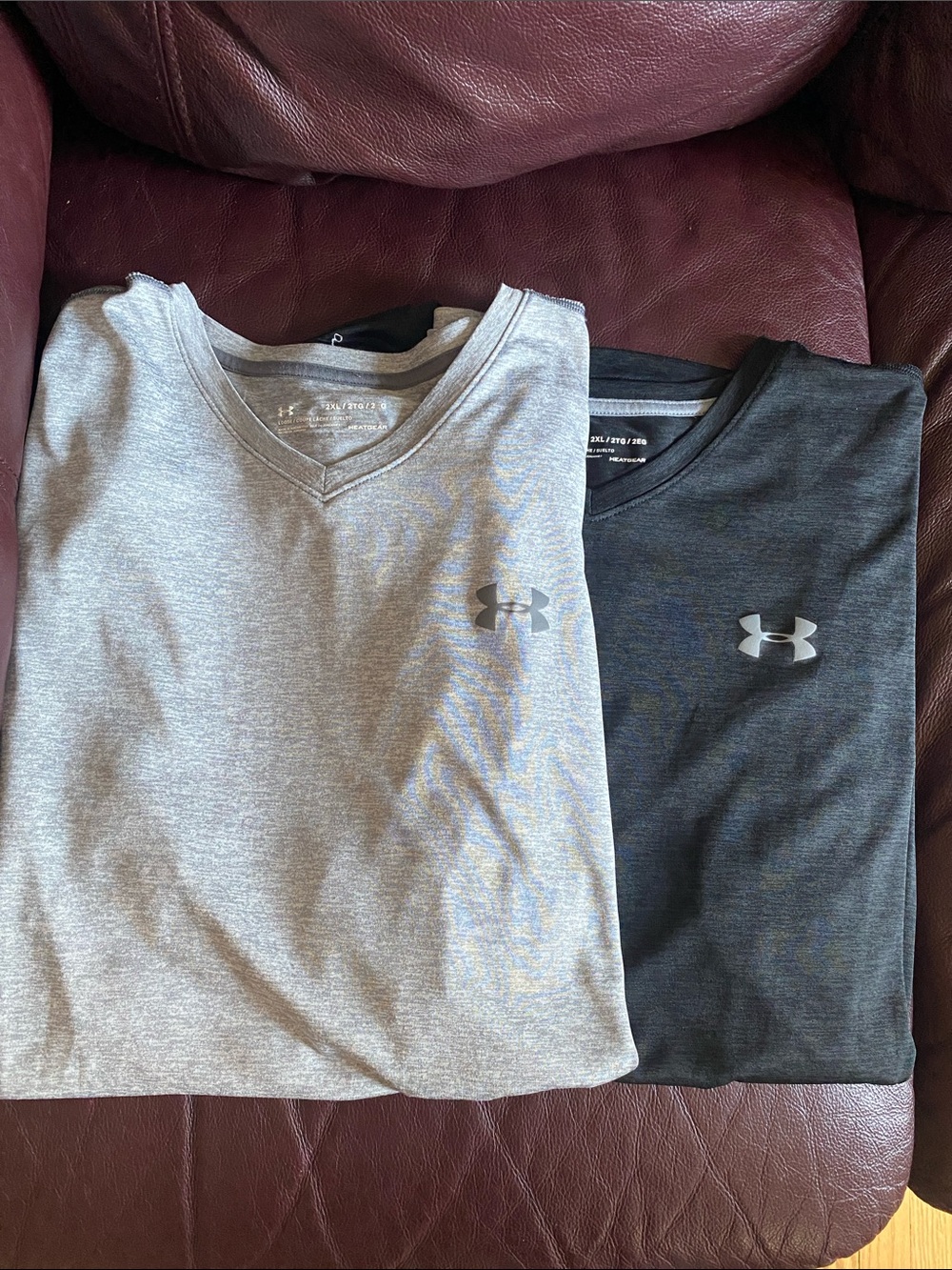 Men’s Under Armour Short Sleeve V-Neck Tee Pair in Light Gray & Charcoal